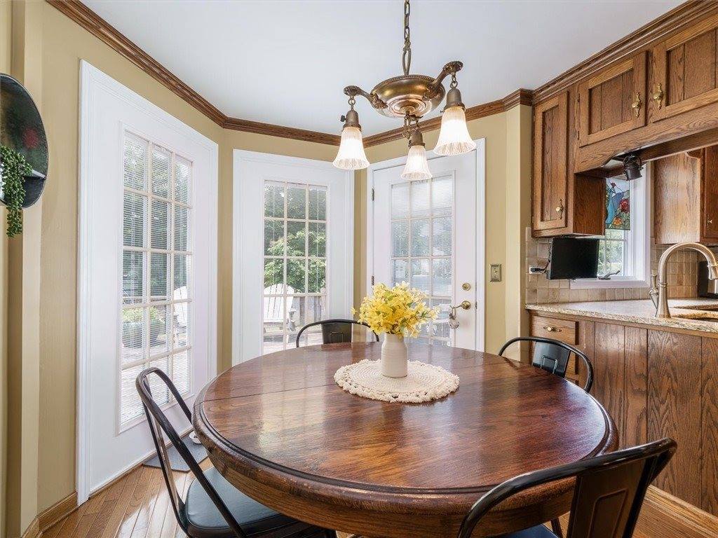 11 Heatherwood Road, Perinton, NY 14450