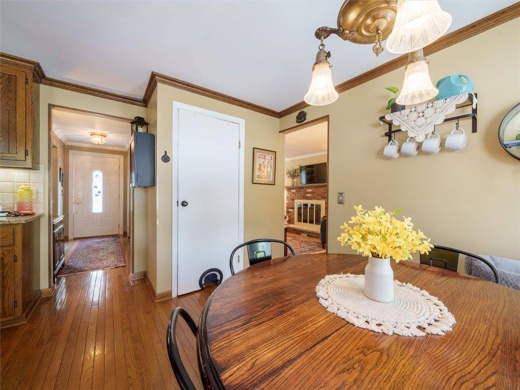 11 Heatherwood Road, Perinton, NY 14450