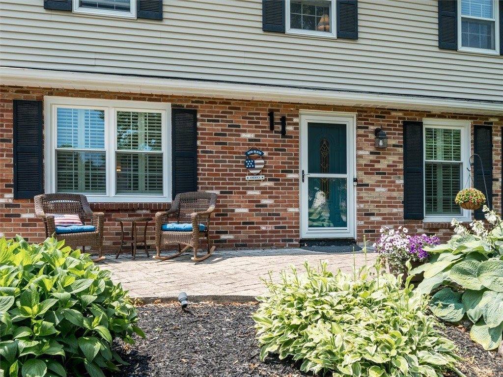 11 Heatherwood Road, Perinton, NY 14450