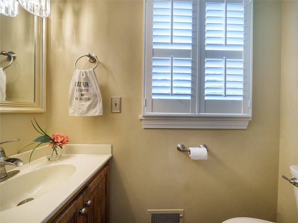 11 Heatherwood Road, Perinton, NY 14450