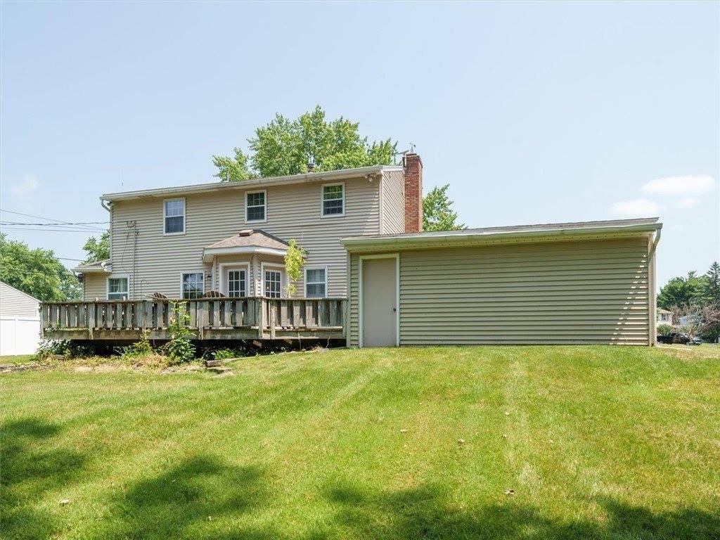 11 Heatherwood Road, Perinton, NY 14450