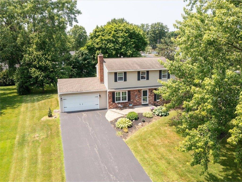 11 Heatherwood Road, Perinton, NY 14450