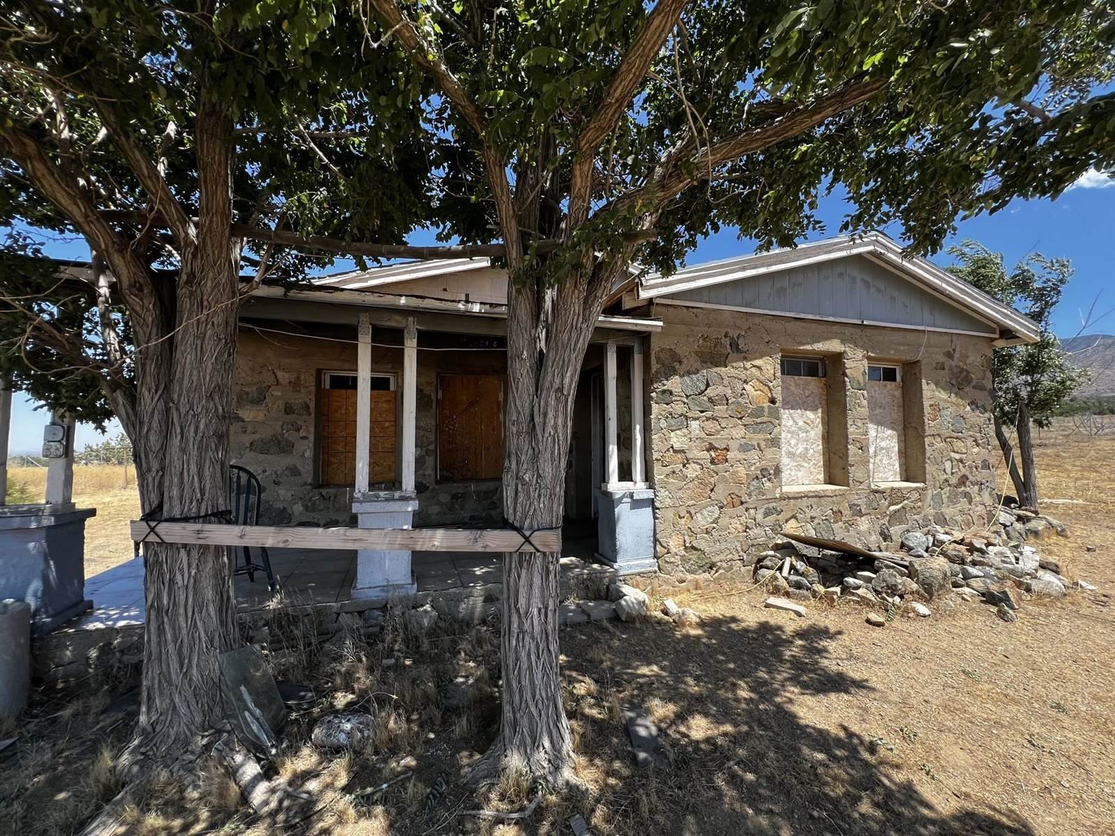 30900 East 106th St, Juniper Hills, CA 93543