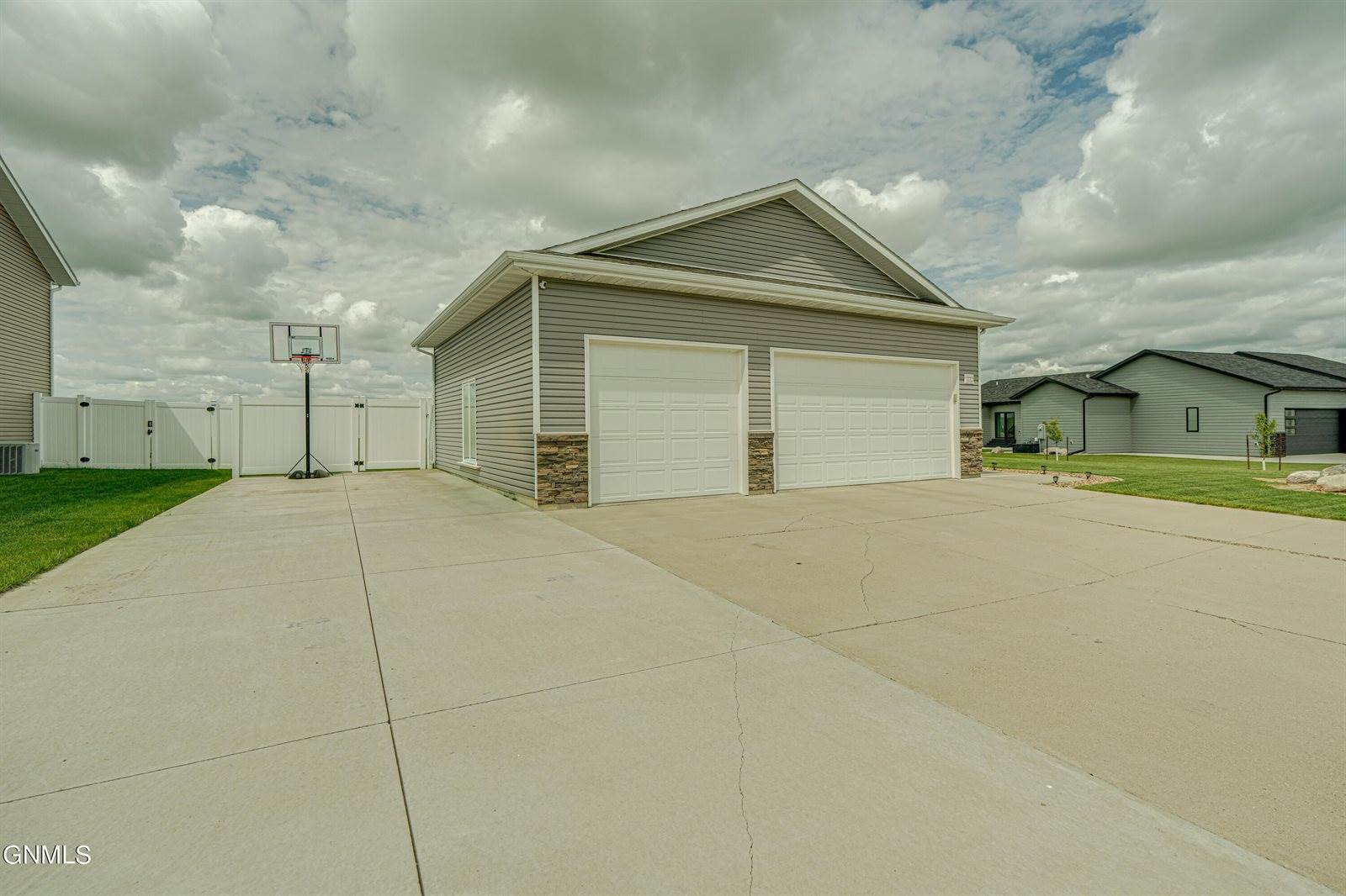 1112 Lasalle Drive West, Bismarck, ND 58503