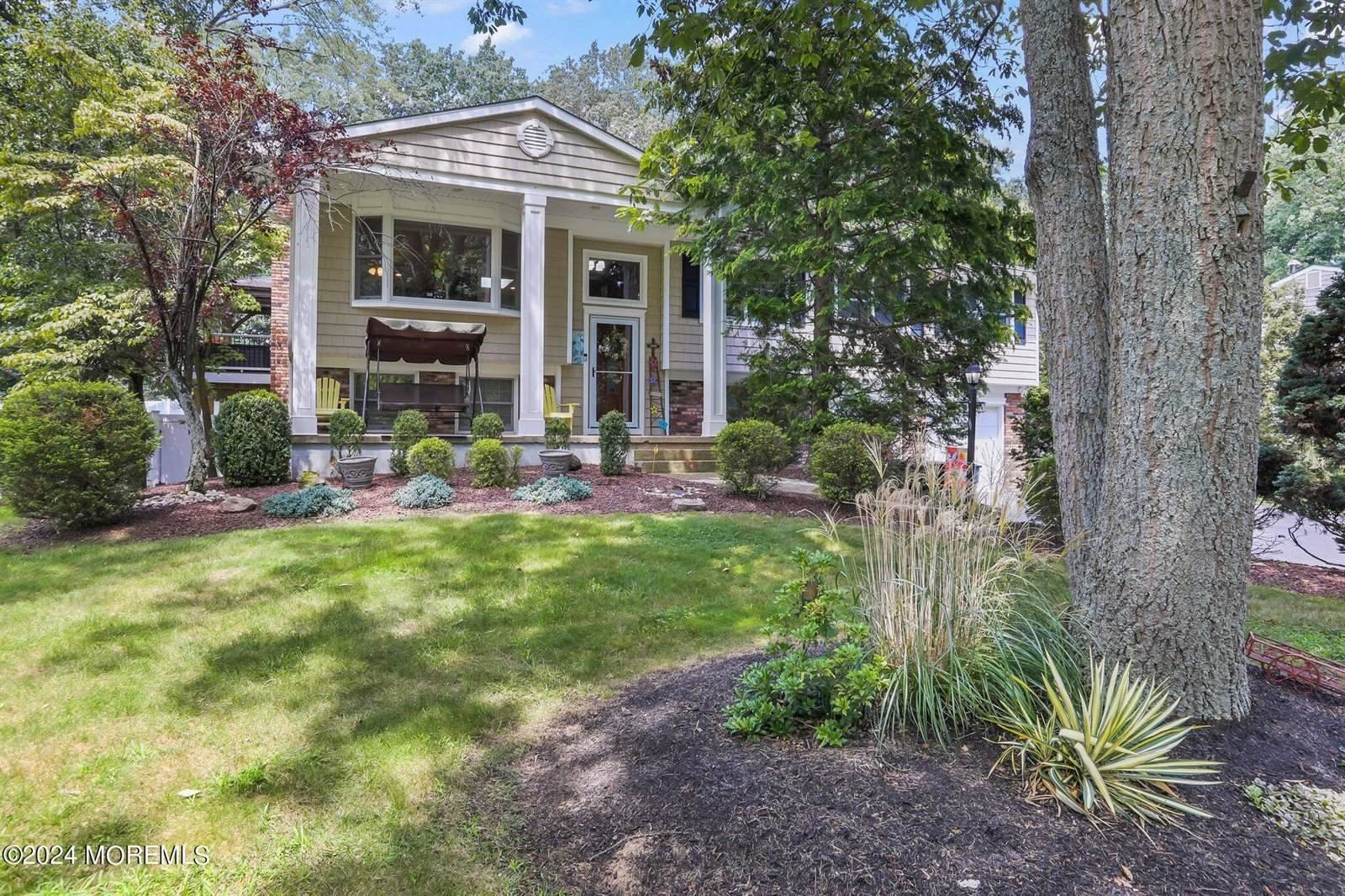 22 Galahad Drive, Manalapan, NJ 07726