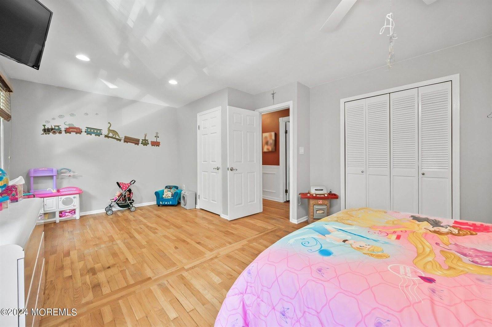 22 Galahad Drive, Manalapan, NJ 07726