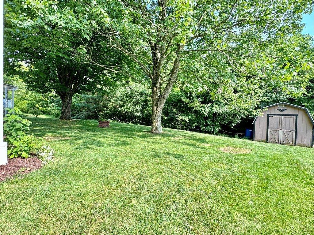 819 Hilltop Dr, Ashland, OH 44805