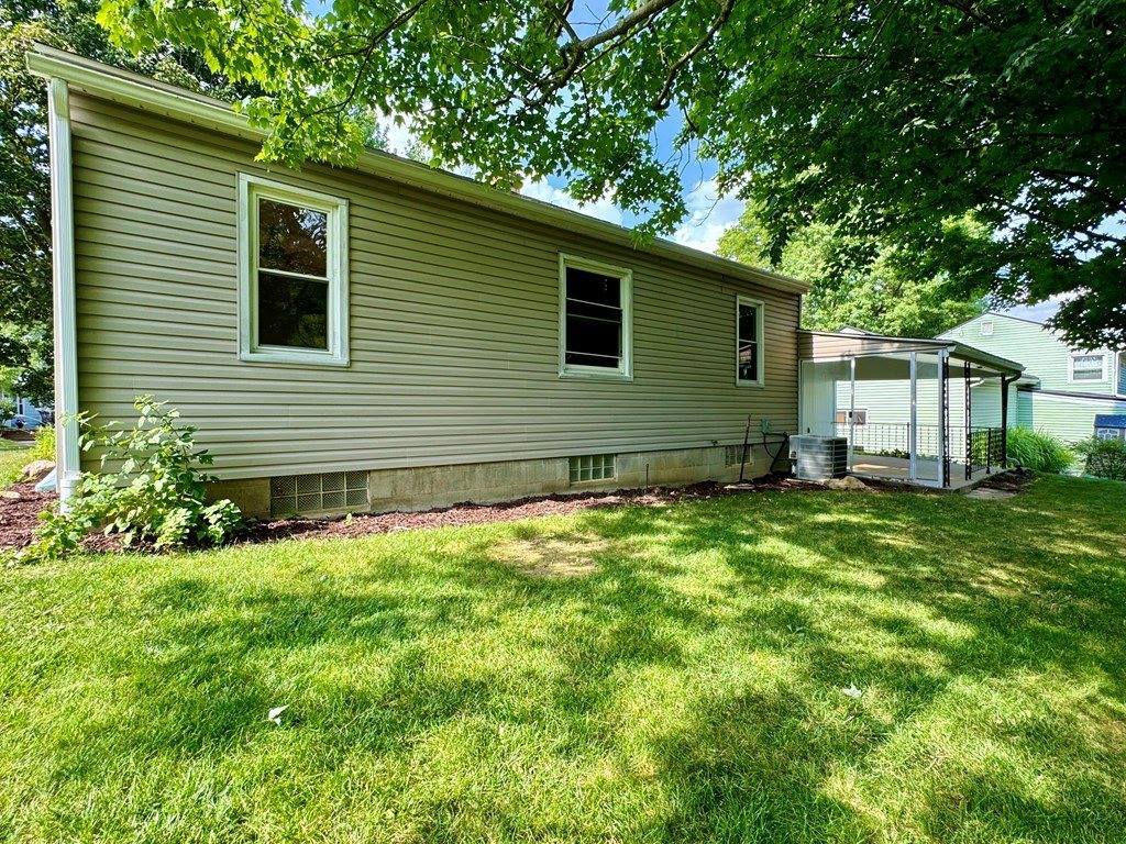 819 Hilltop Dr, Ashland, OH 44805