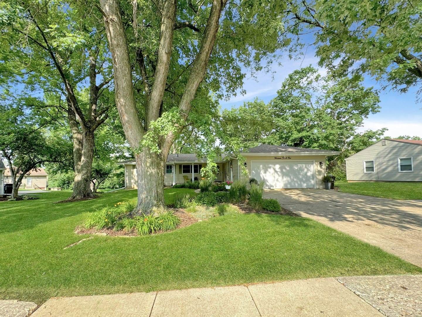 1341 Carriage Hill Lane, Freeport, IL 61032