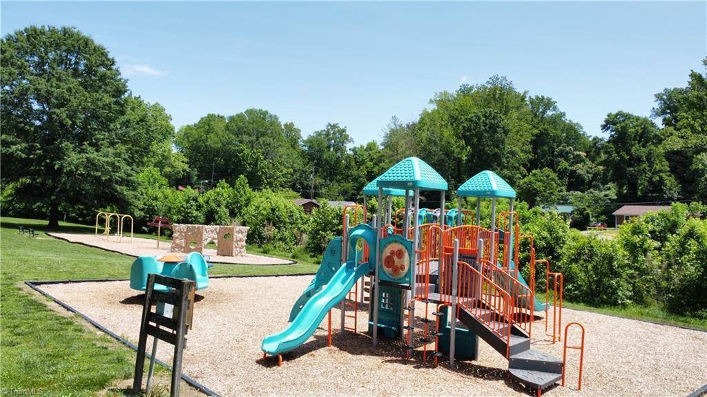 1023 Summit Avenue, Reidsville, NC 27320