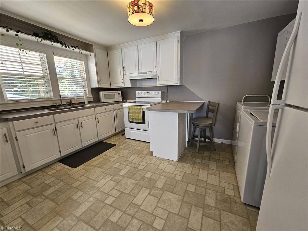 1023 Summit Avenue, Reidsville, NC 27320