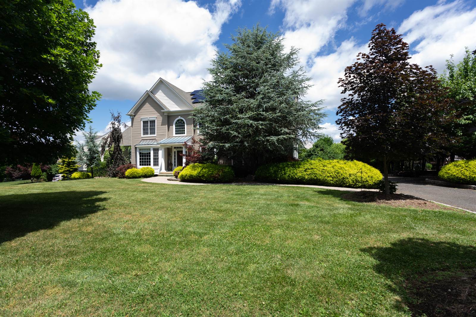 24 Spruce Hollow Rd, Green Brook Township, NJ 08812