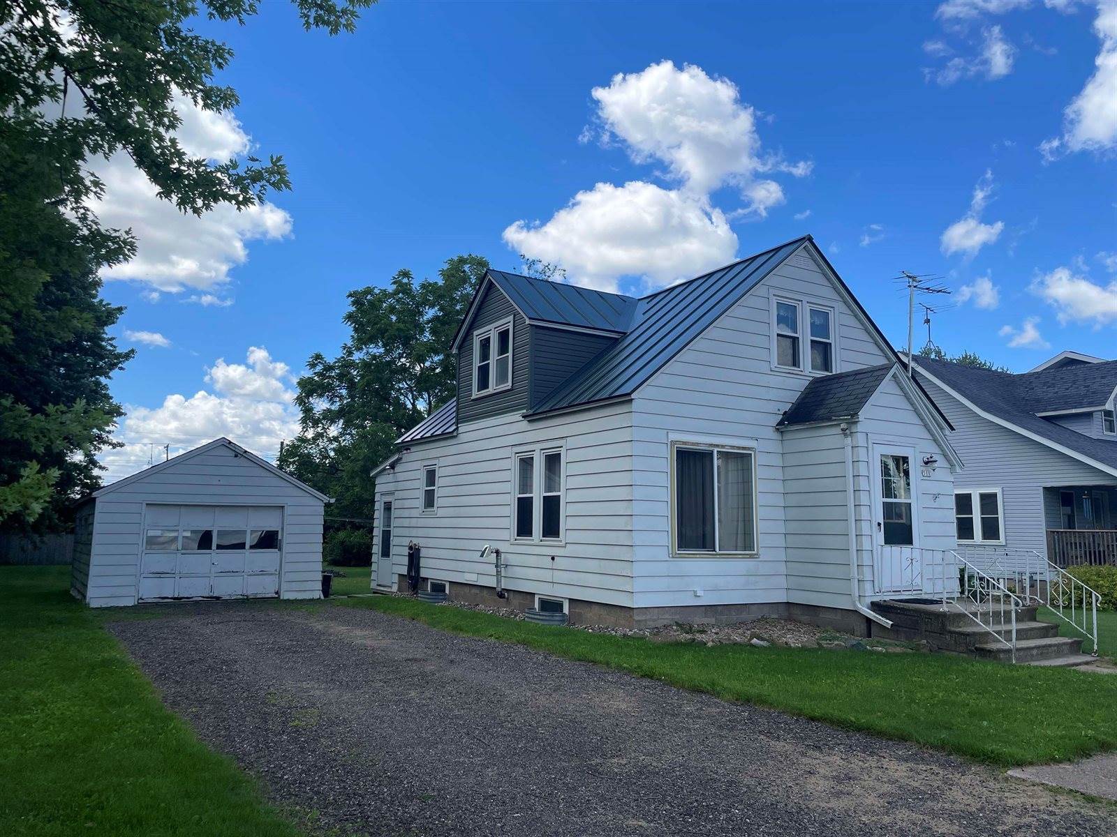 511 W Central Street, Loyal, WI 54446