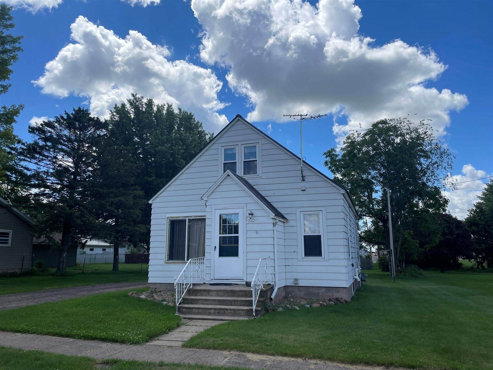 511 W Central Street, Loyal, WI 54446