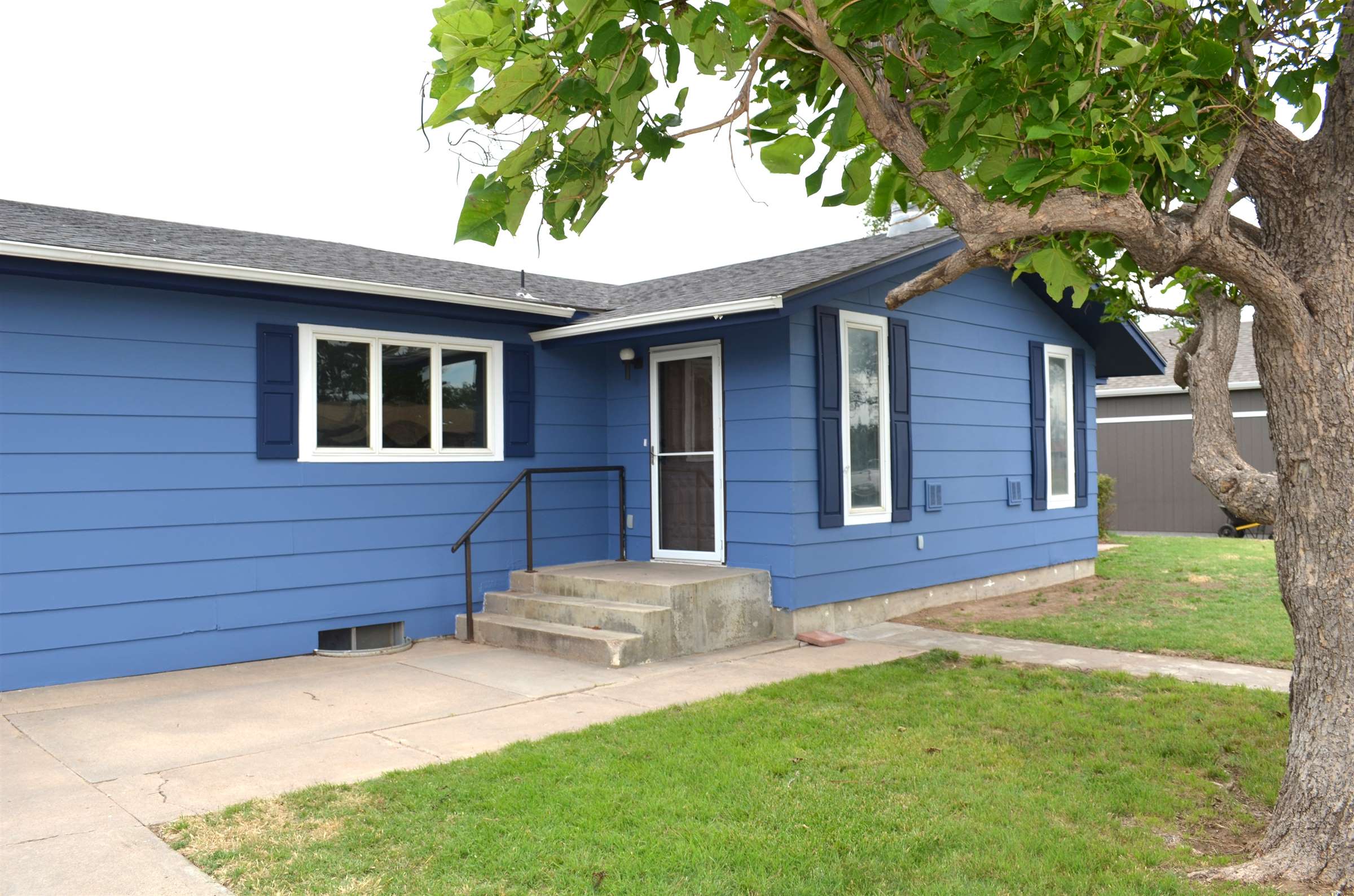 306 S Derby St, Sublette, KS 67877