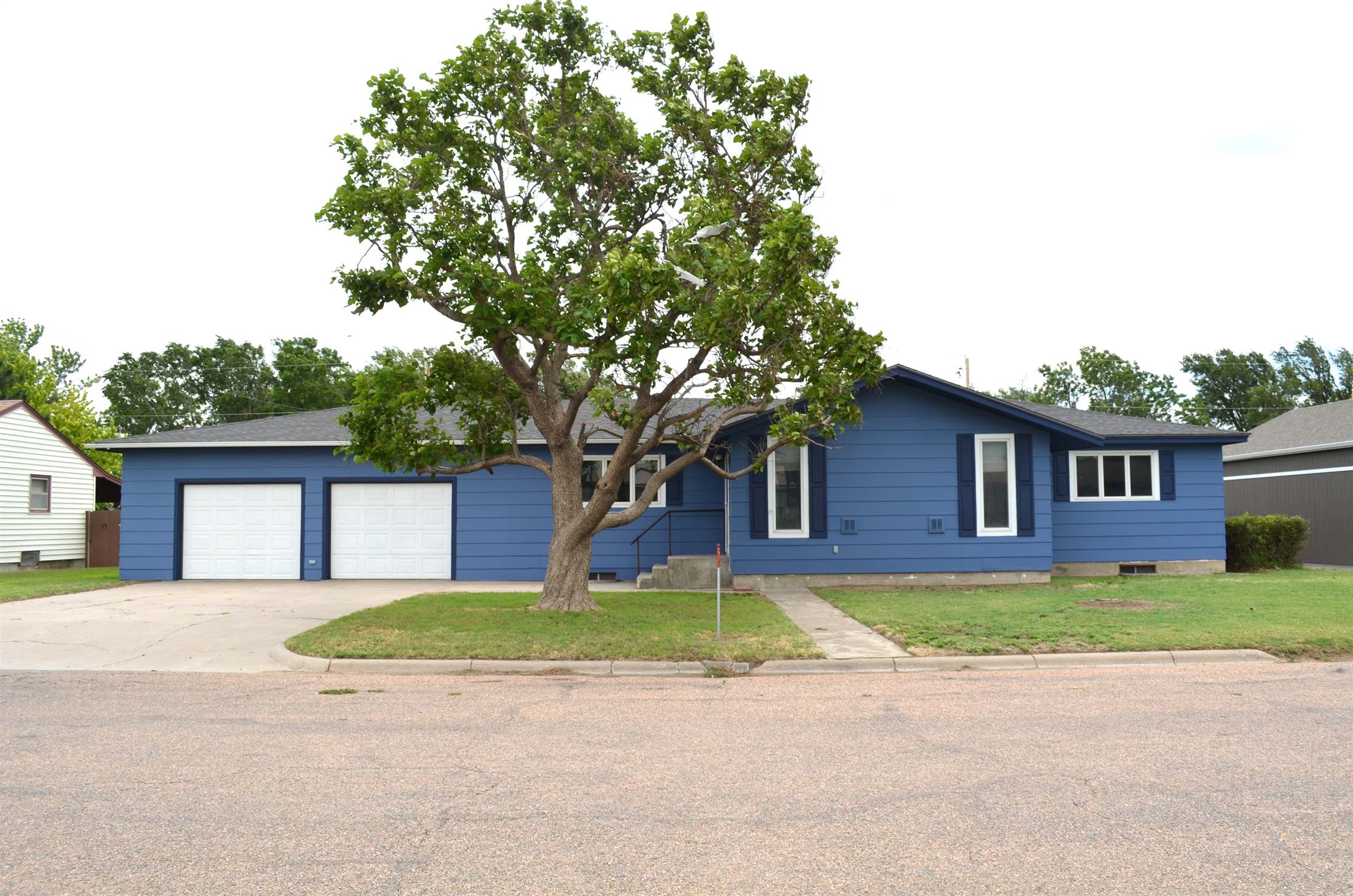 306 S Derby St, Sublette, KS 67877