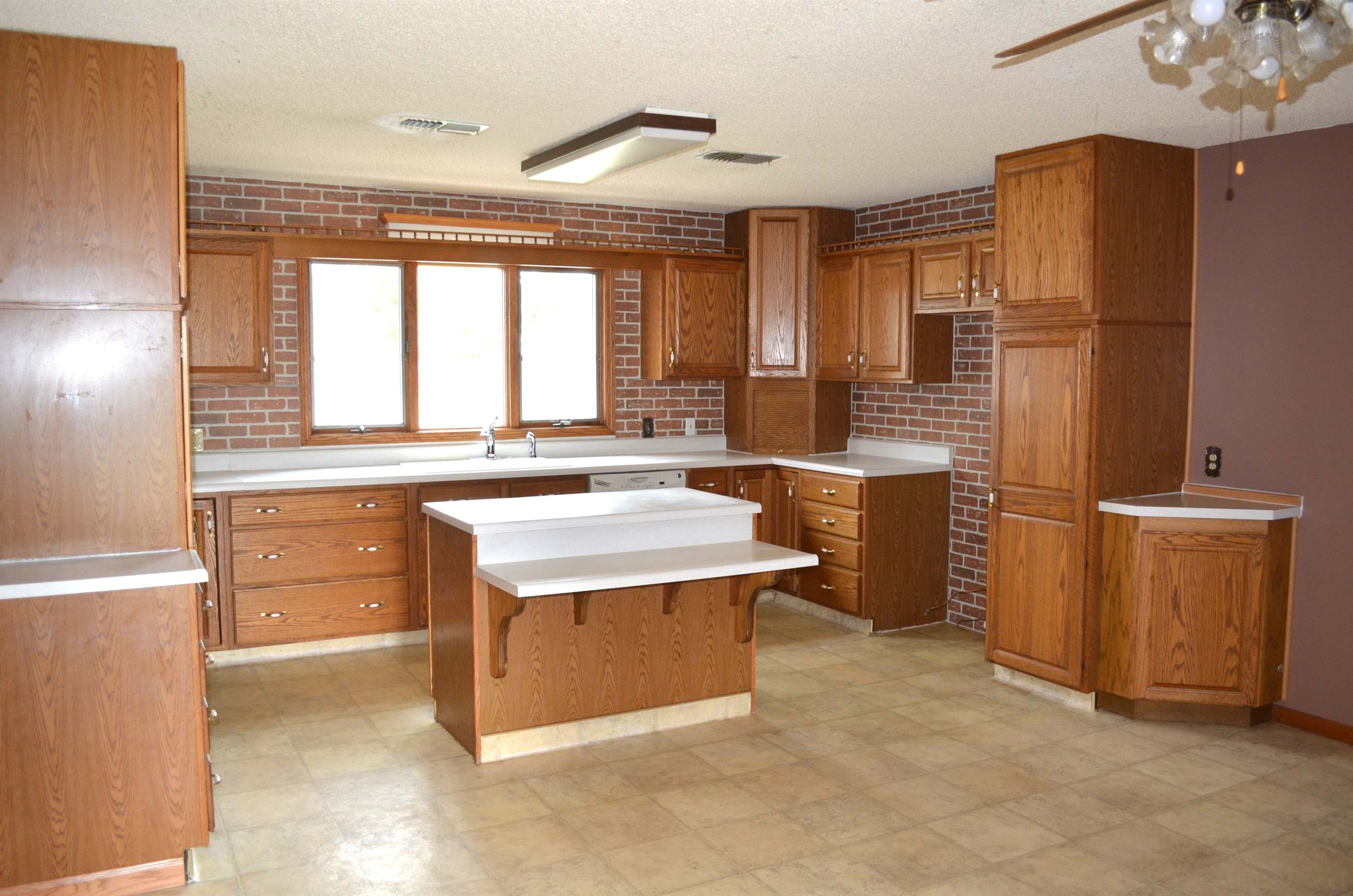 306 S Derby St, Sublette, KS 67877