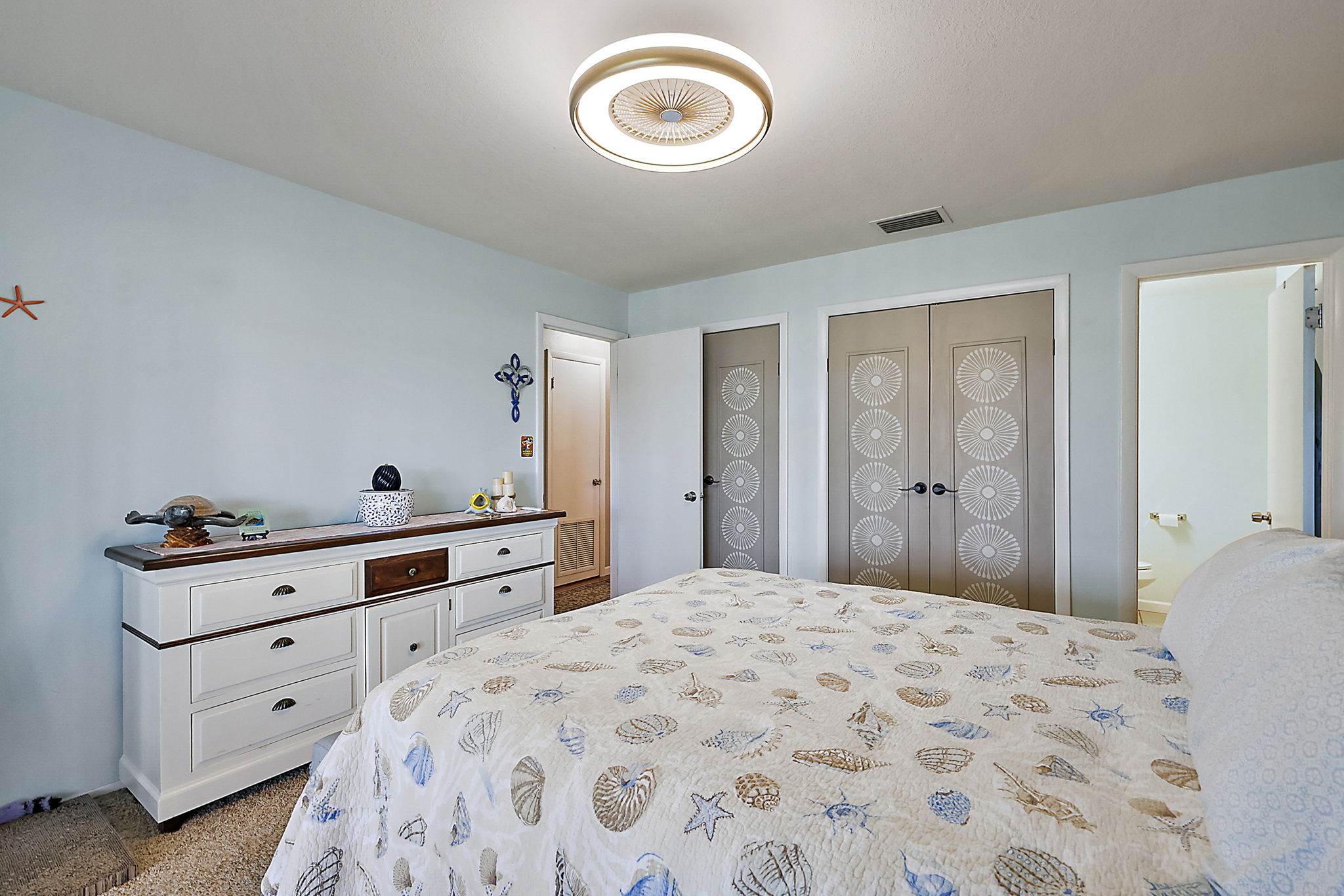 13814 Adams St, Grand Island, FL 32735