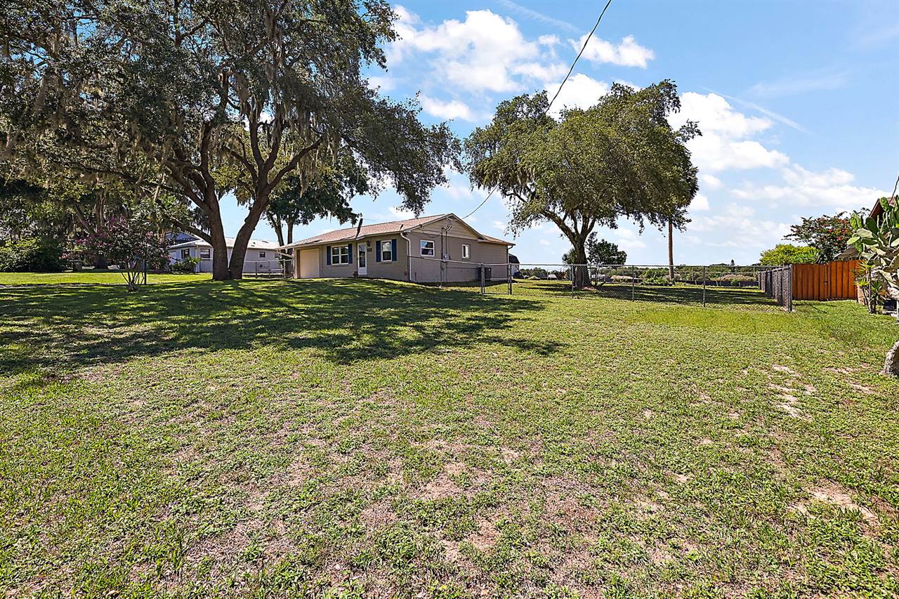 13814 Adams St, Grand Island, FL 32735