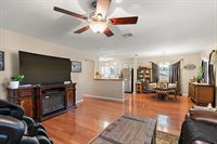 13814 Adams St, Grand Island, FL 32735