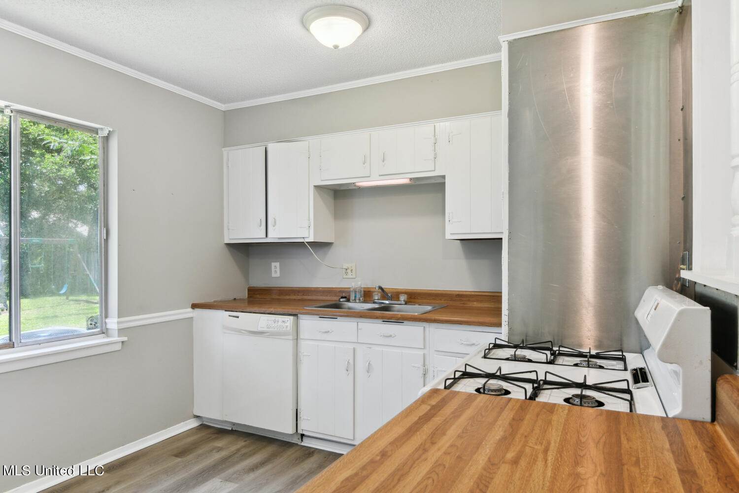 7005 Denver Drive, Biloxi, MS 39532