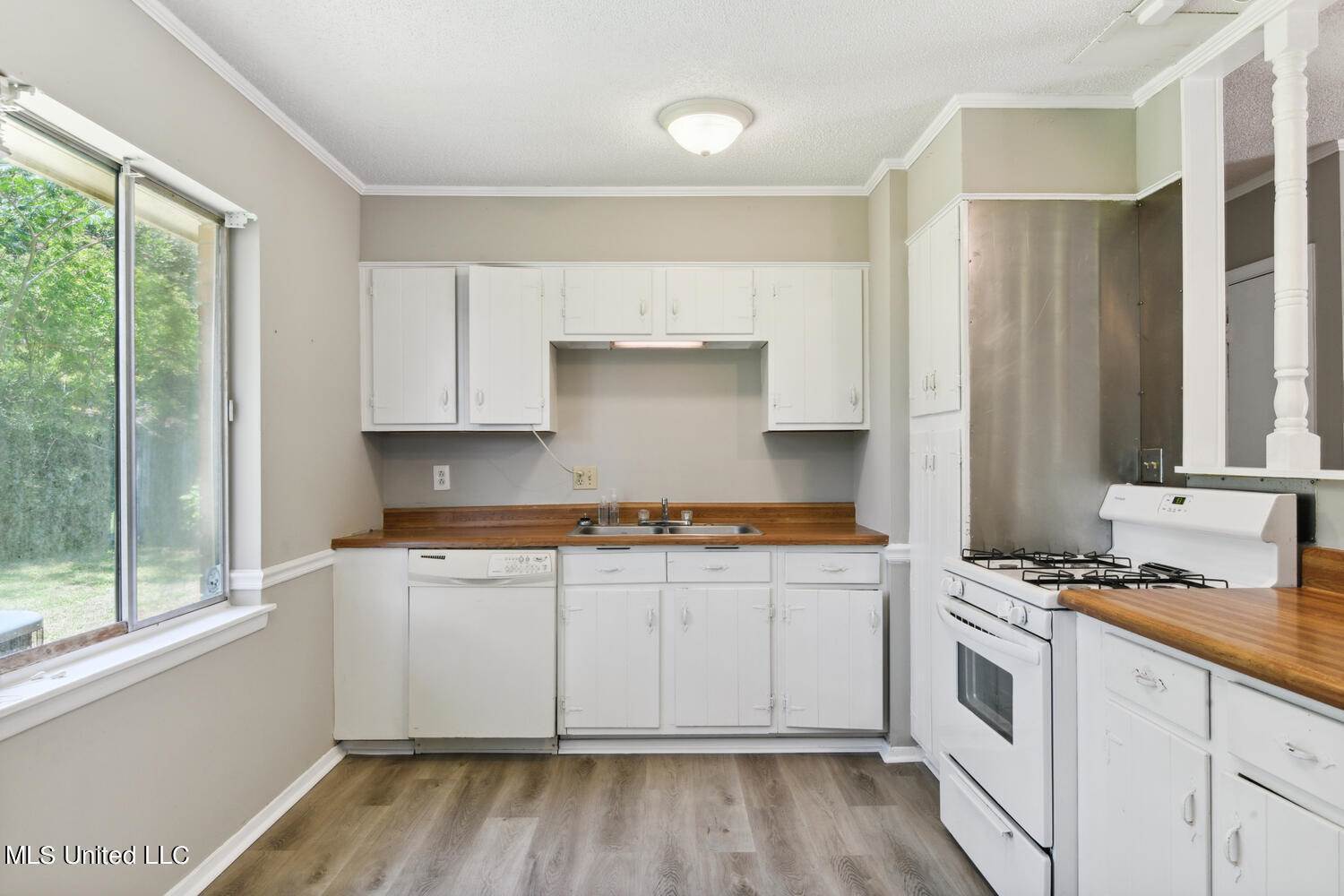 7005 Denver Drive, Biloxi, MS 39532