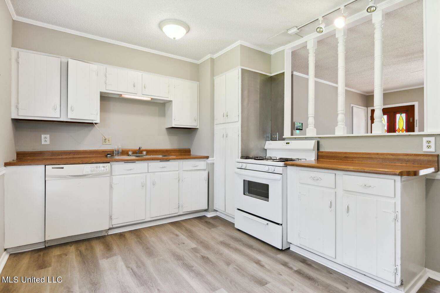 7005 Denver Drive, Biloxi, MS 39532