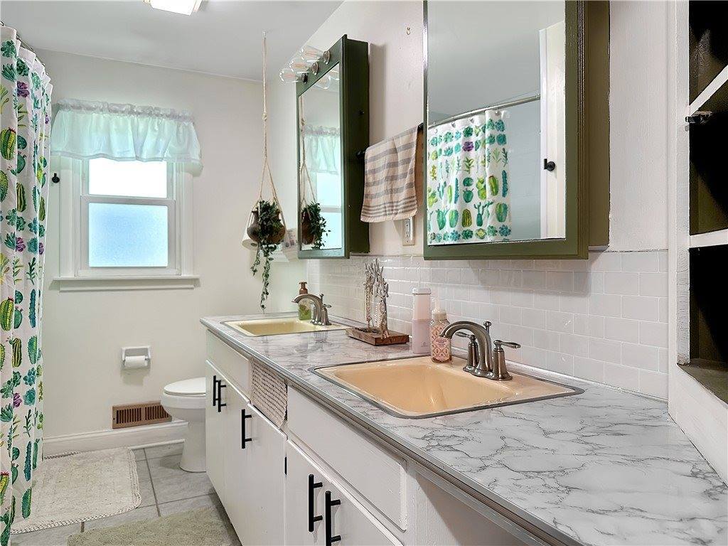 12 Caroline Drive, Gates, NY 14624