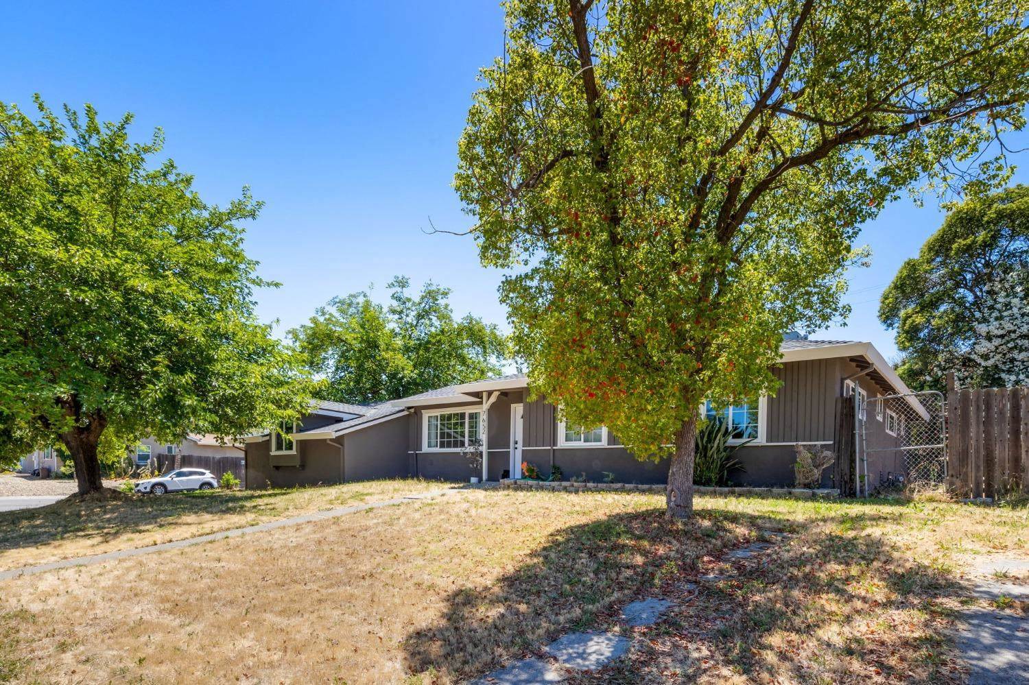 7652 Manorside Drive, Sacramento, CA 95832