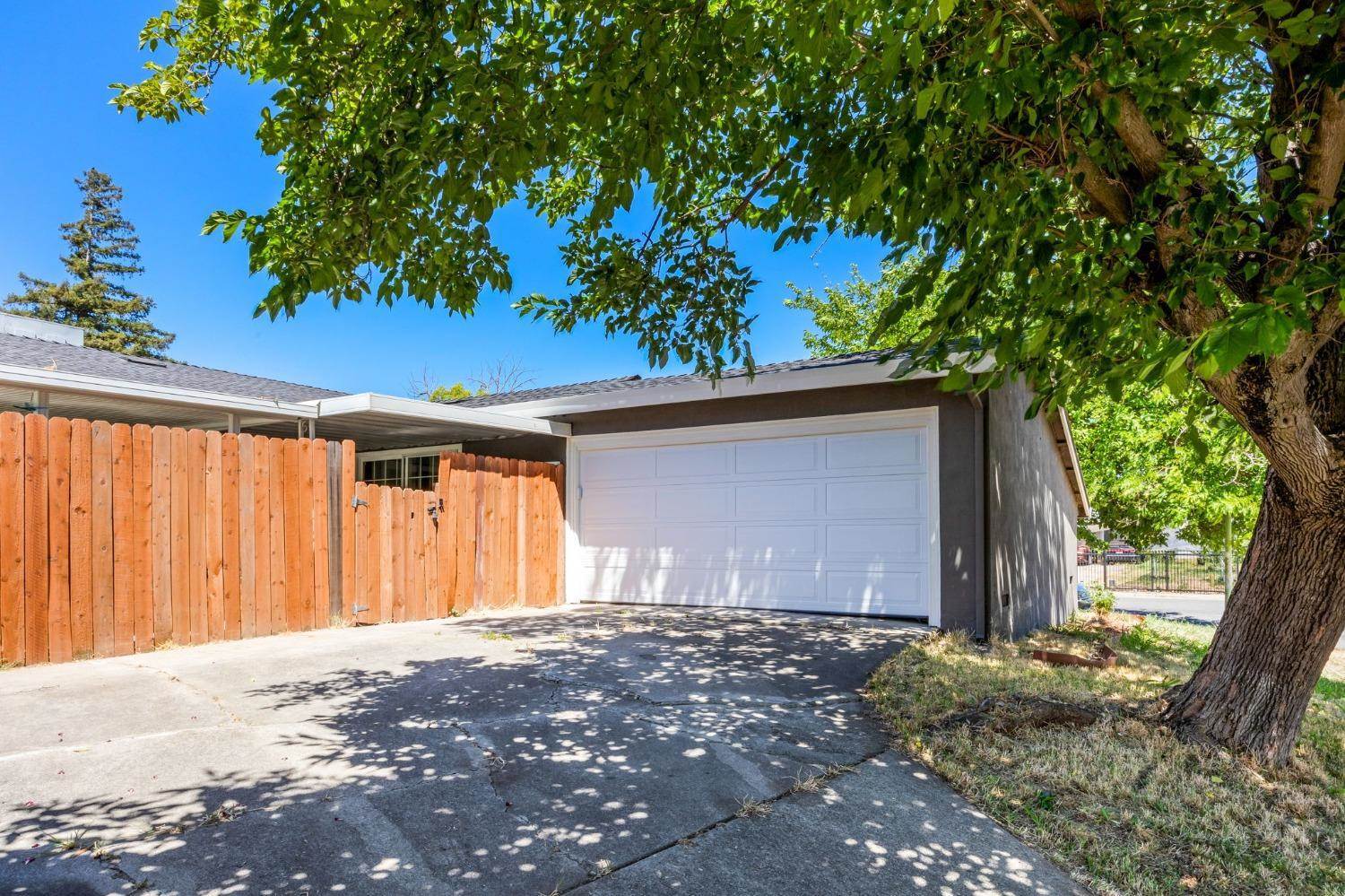 7652 Manorside Drive, Sacramento, CA 95832