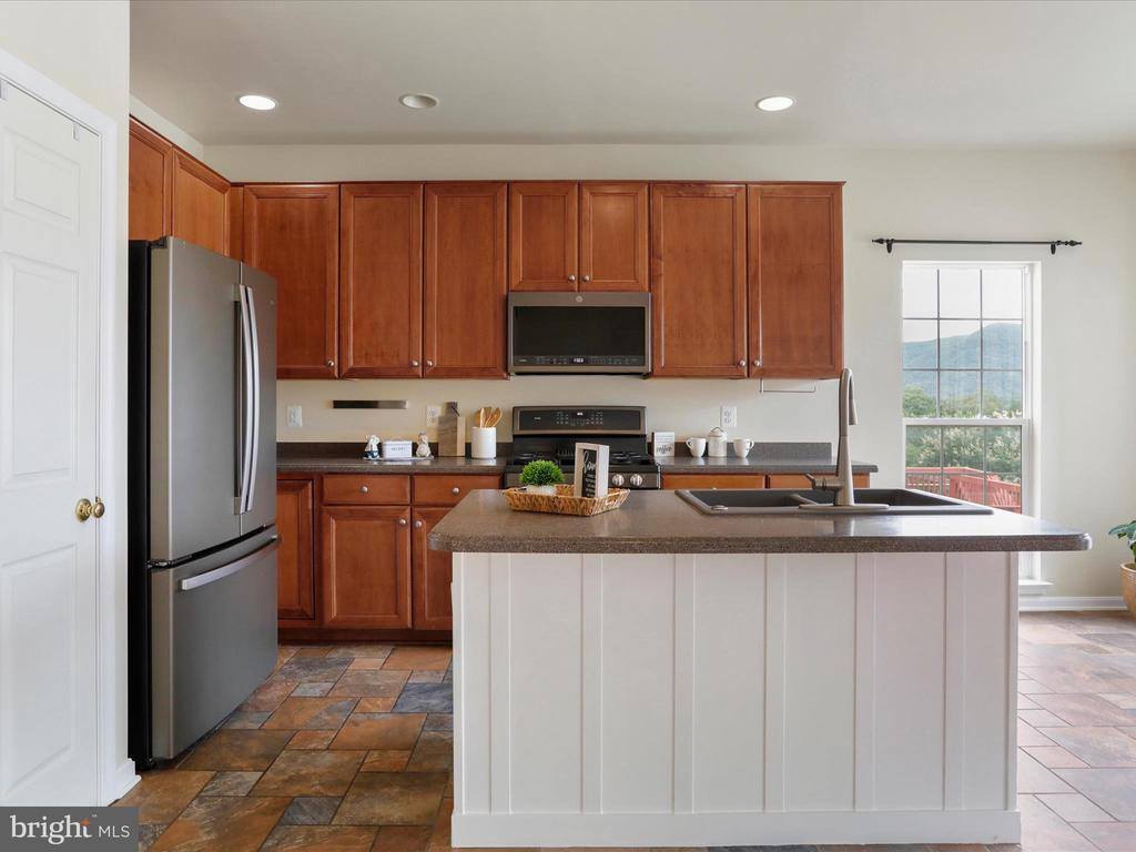 176 Oxbow Drive, Strasburg, VA 22657