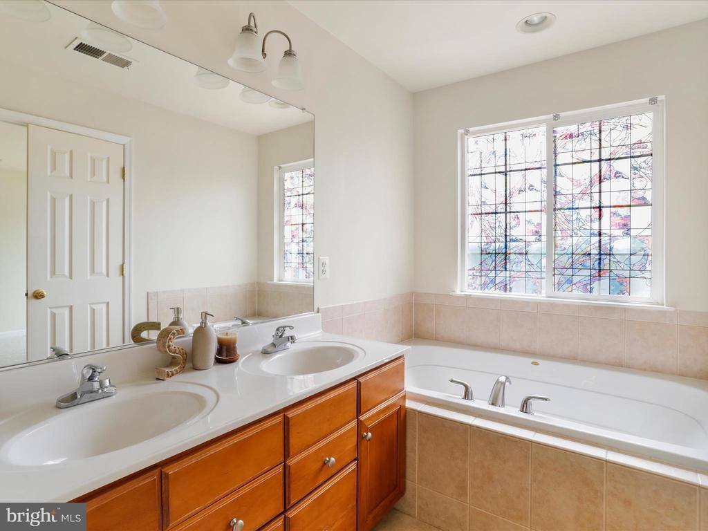 176 Oxbow Drive, Strasburg, VA 22657