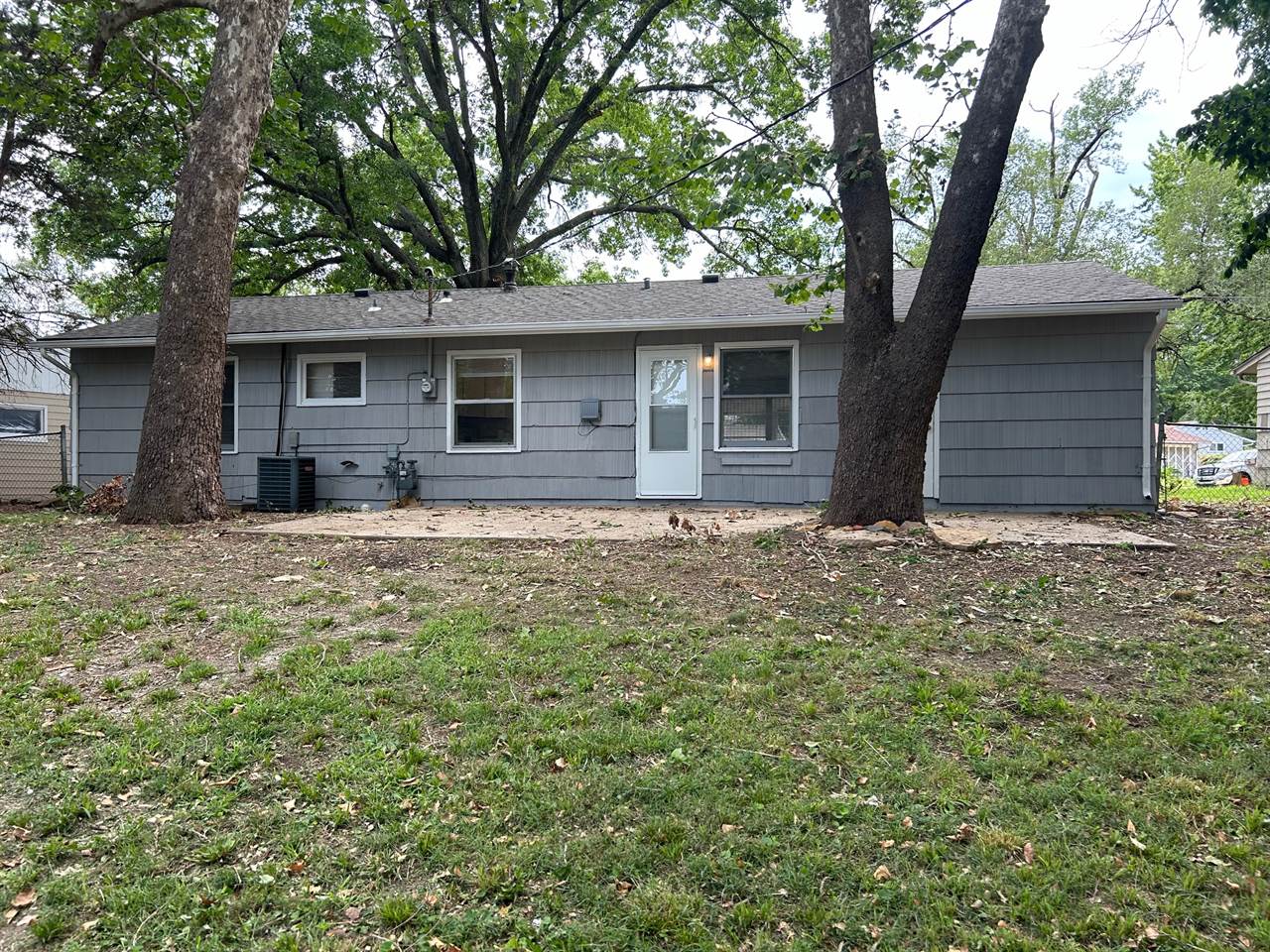 1748 SE 29th Ter, Topeka, KS 66605