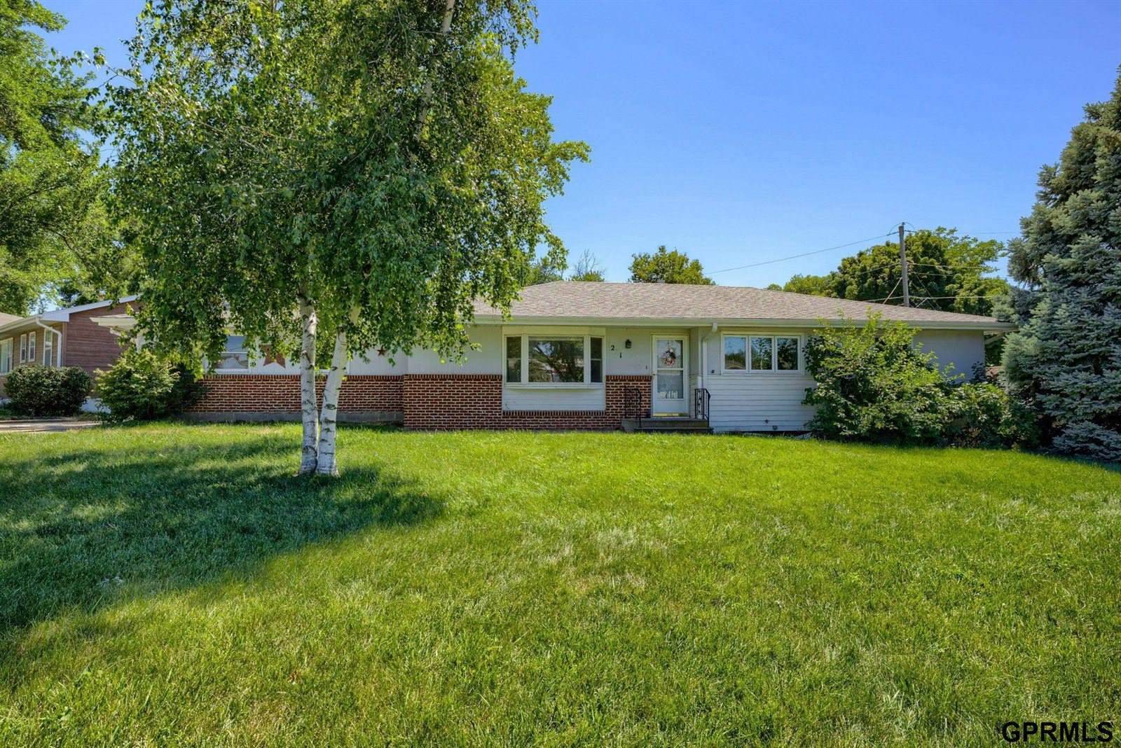 1221 Robin Drive, Bellevue, NE 68005