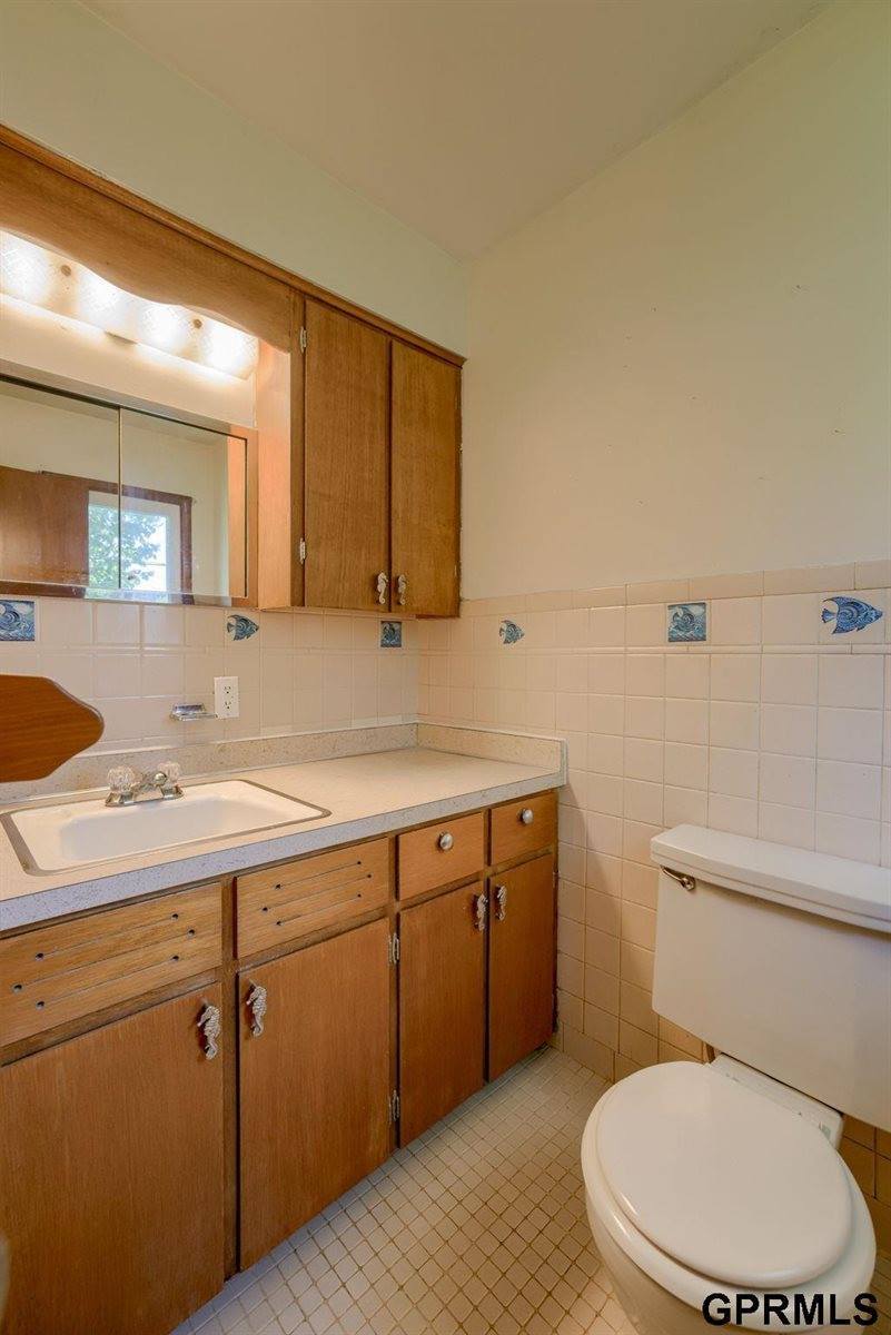 1221 Robin Drive, Bellevue, NE 68005