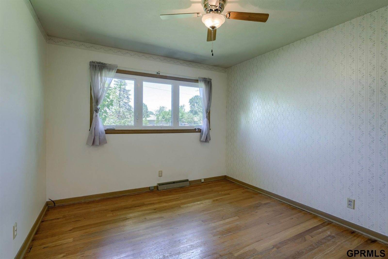 1221 Robin Drive, Bellevue, NE 68005