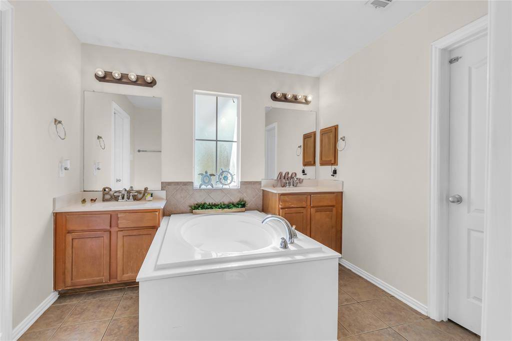 1912 Plymouth Drive, Providence Village, TX 76227