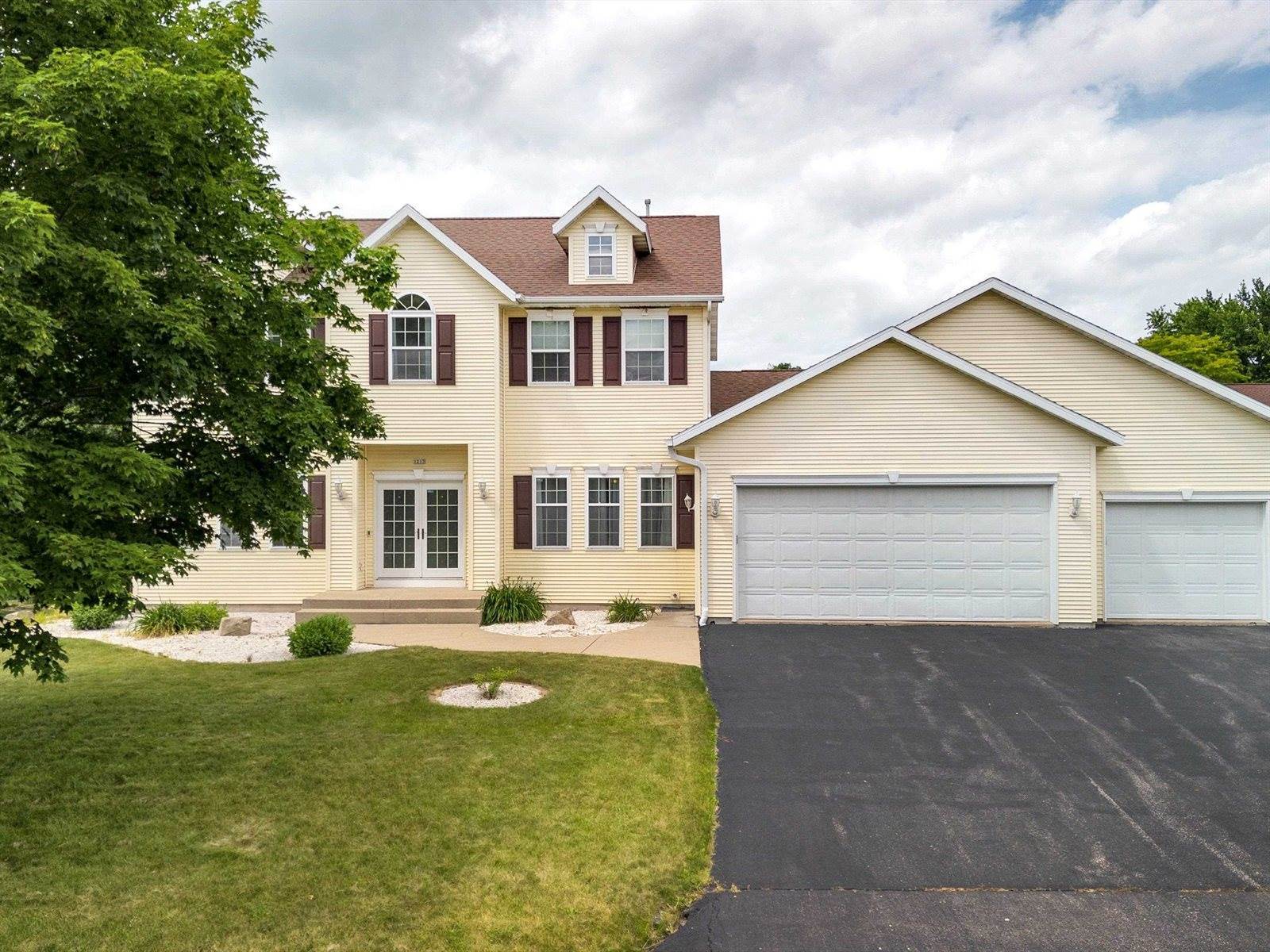 1213 W Ridge Road, Marshfield, WI 54449