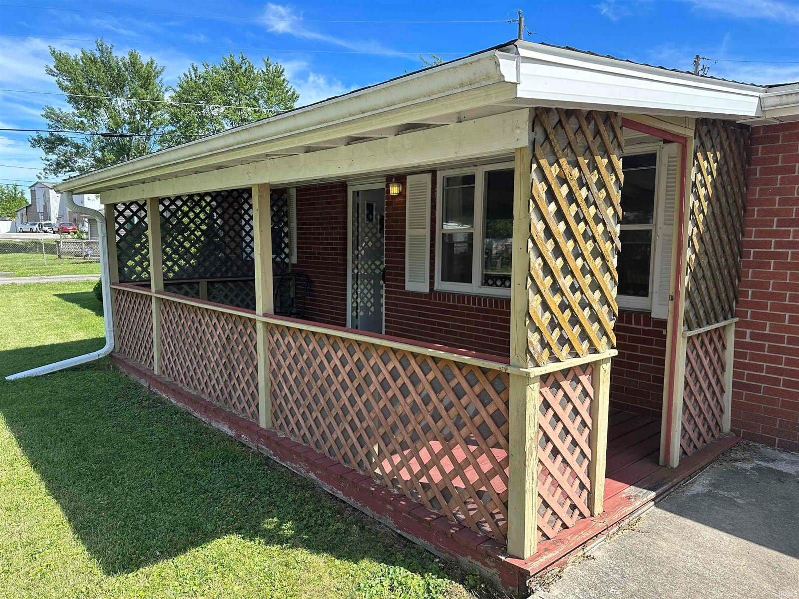 801 E Linda Layne, Muncie, IN 47303