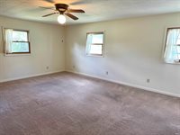 801 E Linda Layne, Muncie, IN 47303