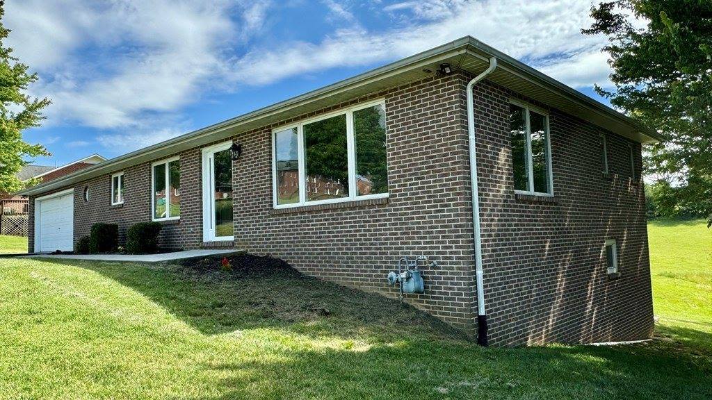 235 Asbury Lane, Wytheville, VA 24382