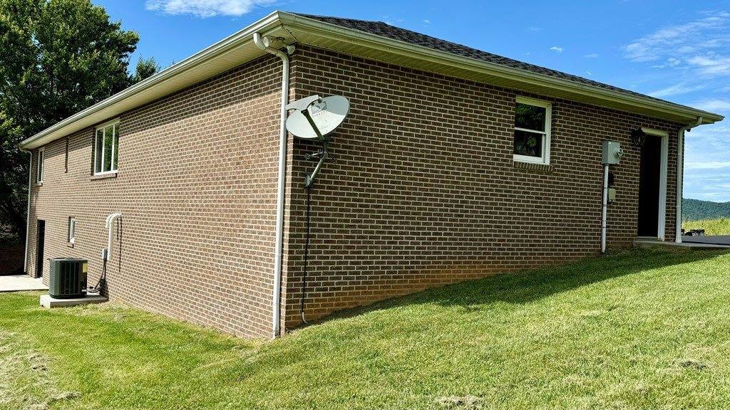 235 Asbury Lane, Wytheville, VA 24382