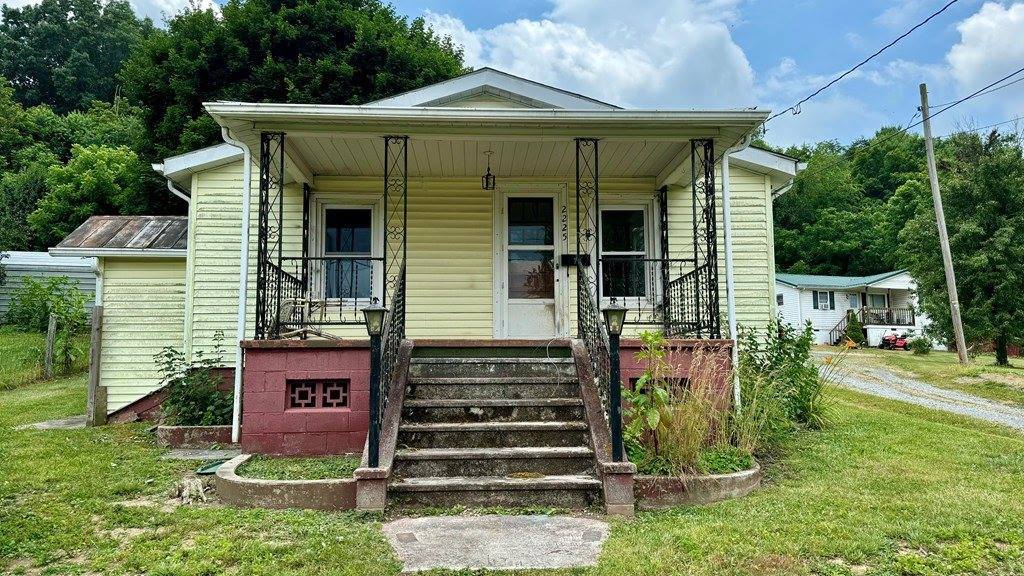 2225 West Ridge Road, Wytheville, VA 24382