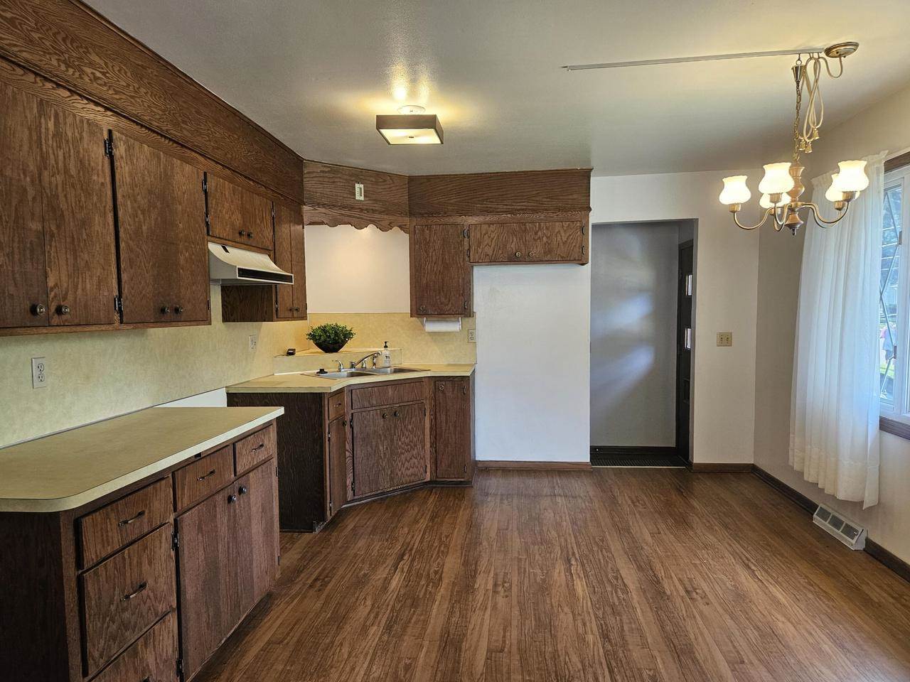 268 W Plymouth Sy, Jefferson, WI 53549