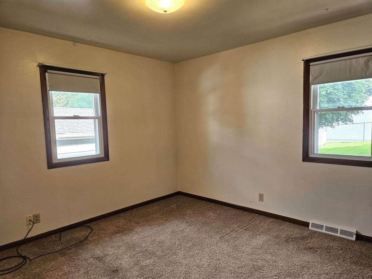 268 W Plymouth Sy, Jefferson, WI 53549