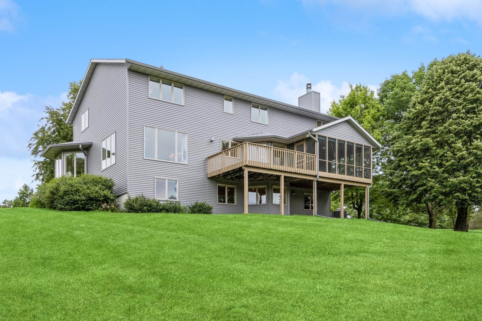 3073 Running Deer Rd NE, Iowa City, IA 52240