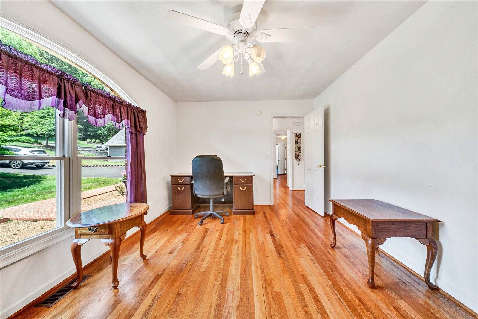 559 Boxwoodgreen Dr, Wirtz, VA 24184