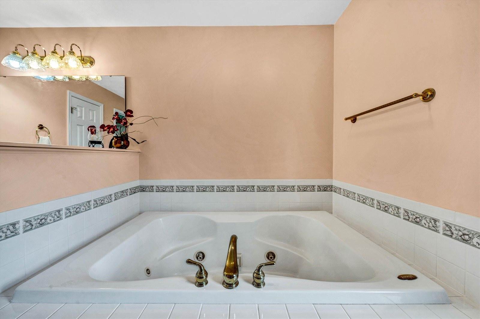 559 Boxwoodgreen Dr, Wirtz, VA 24184