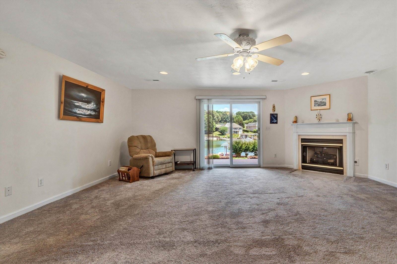 559 Boxwoodgreen Dr, Wirtz, VA 24184