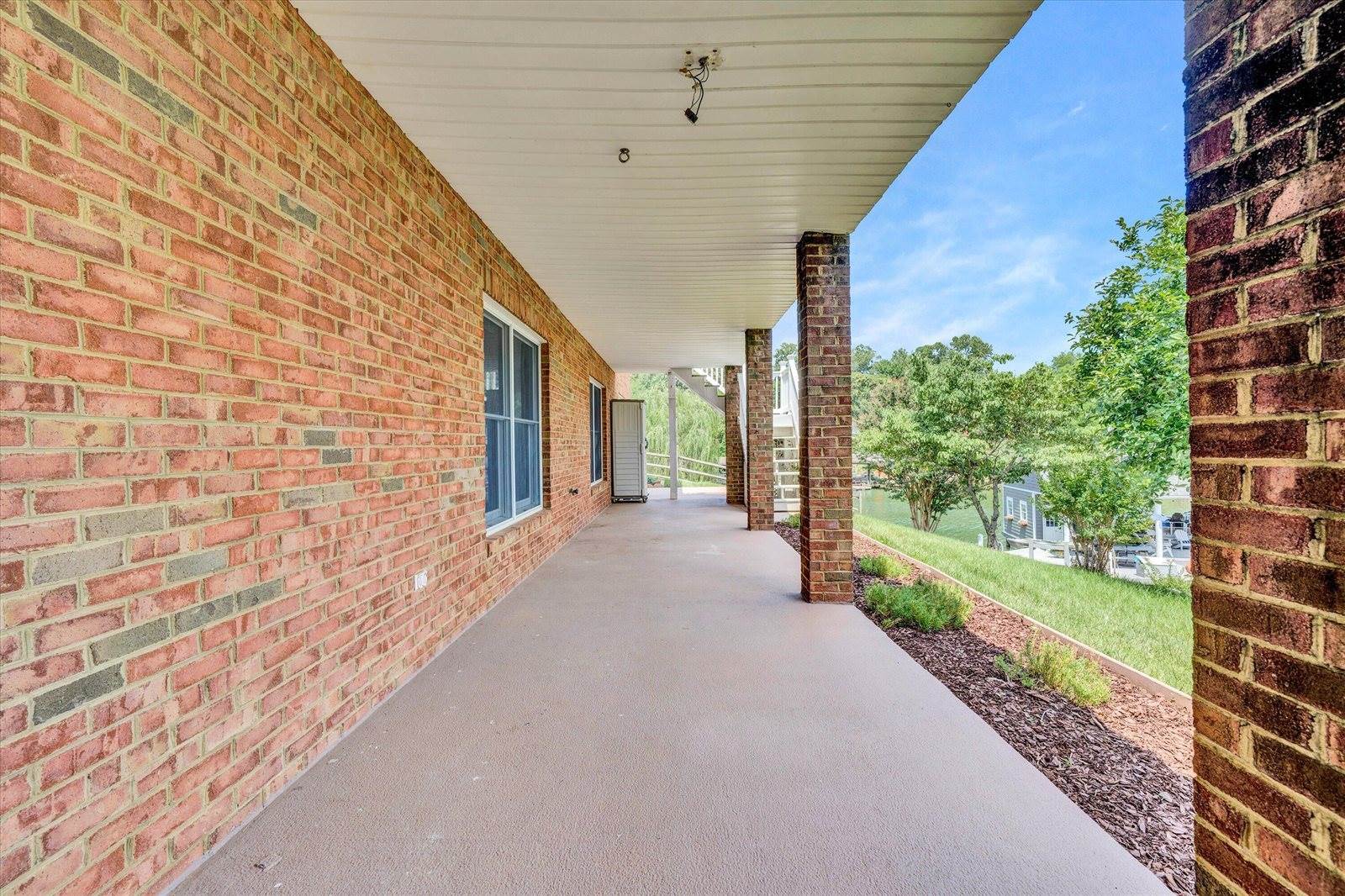 559 Boxwoodgreen Dr, Wirtz, VA 24184